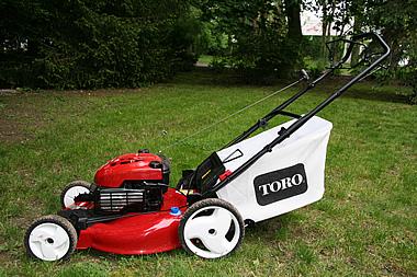 Veja se está tudo em ordem com o cortador de grama. Foto de Cavalier92